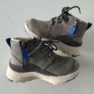 UGG Boots kids • Grey Leather with Royal Blue Details • Little Kid Size 7